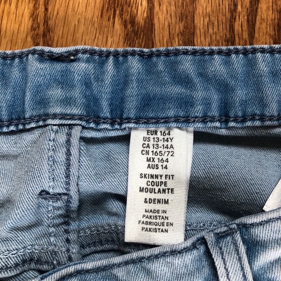 ✨H&M Ripped Jeans✨ - Picture 3 of 3